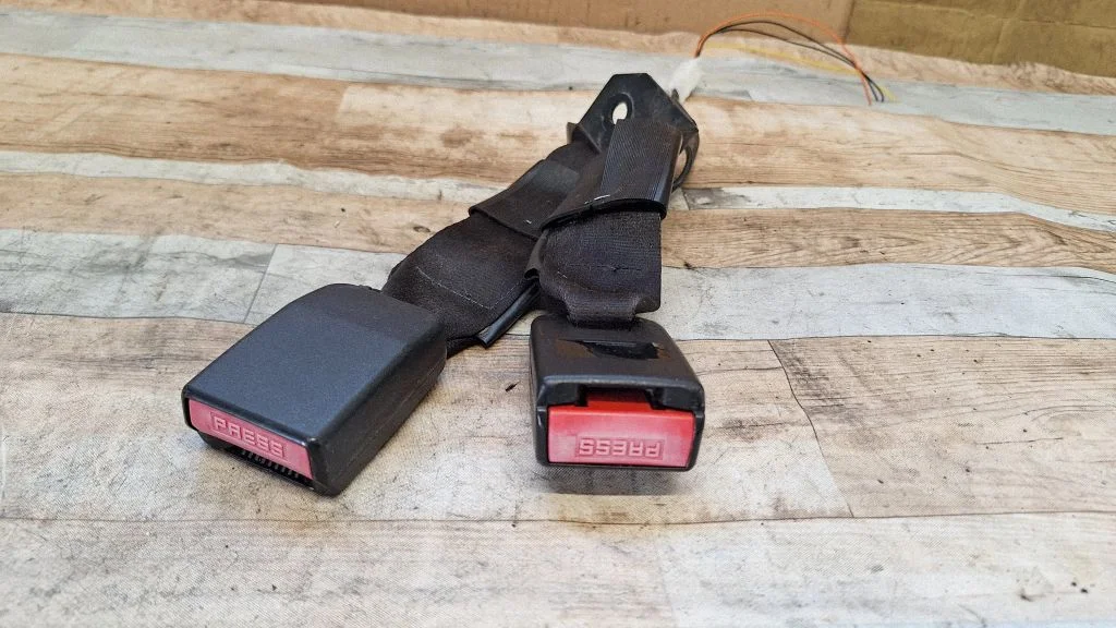 Rear seatbelt buckle – Nissan Qashqai+2 (2008-2010)