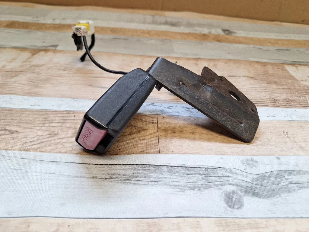 Rear seatbelt buckle – Citroen C4 I (2004-2010)