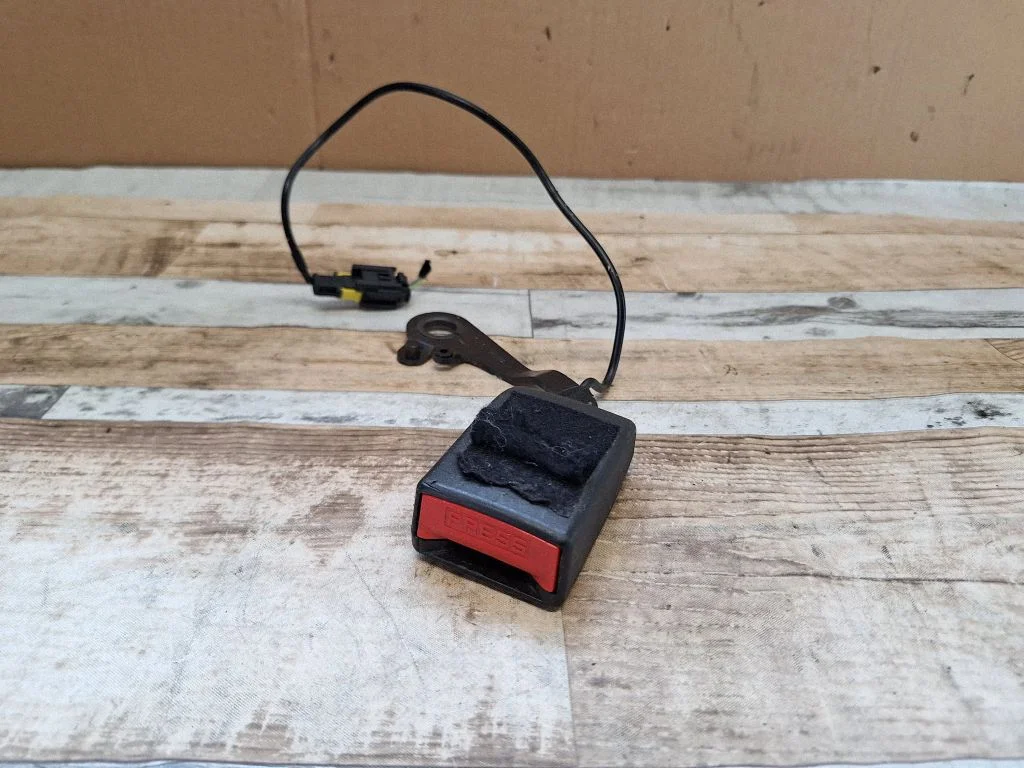 Rear seatbelt buckle – Citroen C4 I (2004-2010)
