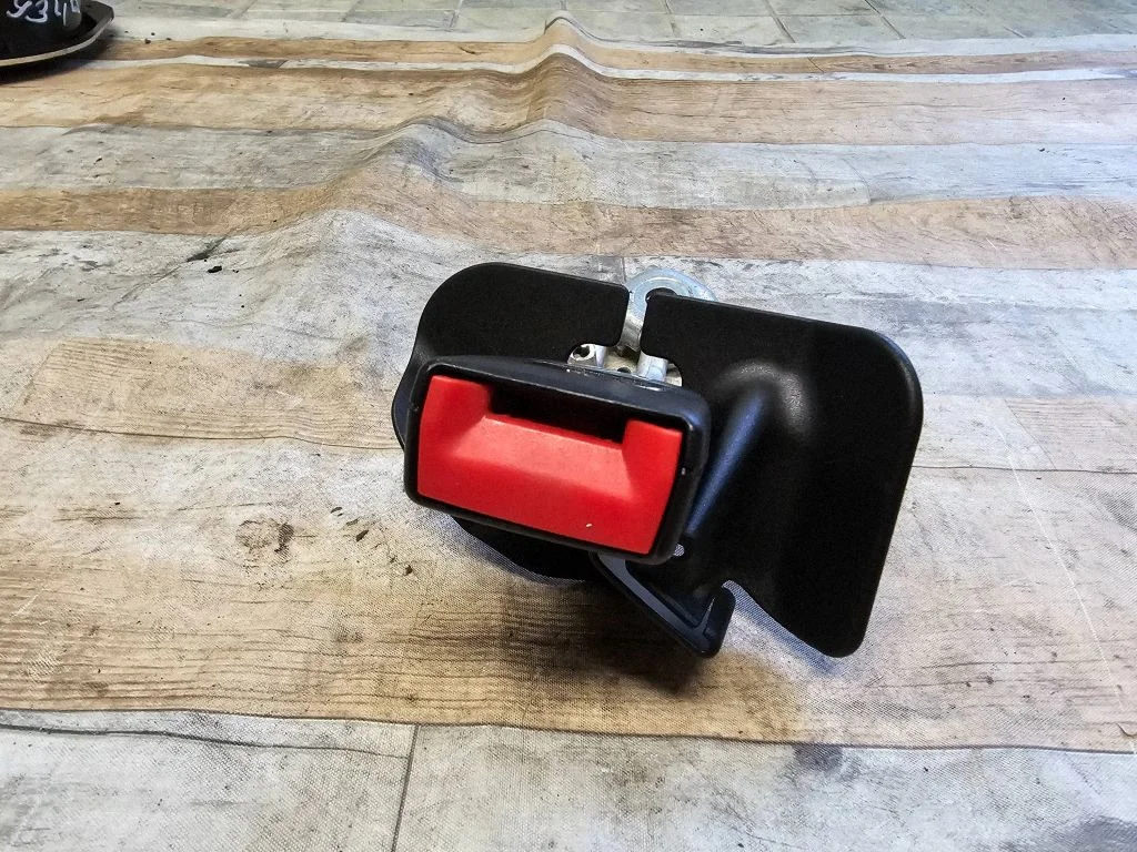 Rear seatbelt buckle 8E0857740