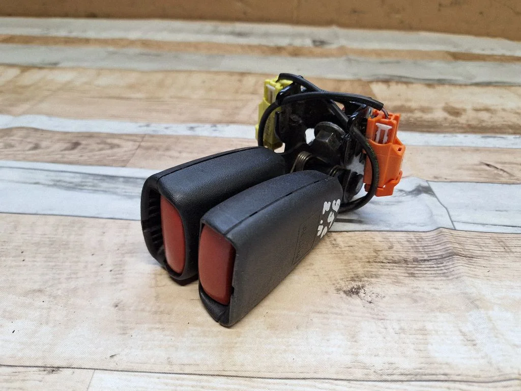 Rear seatbelt buckle 605161400A