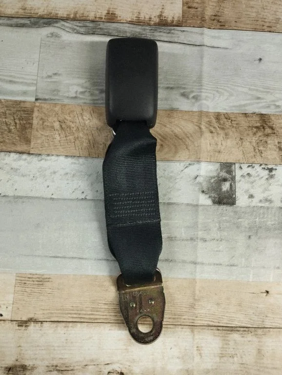 Rear seatbelt buckle – Toyota Corolla Verso AR10 (2004-2009)