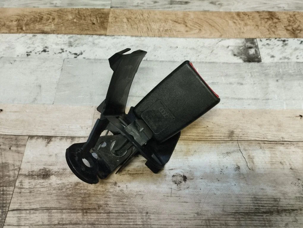 Rear seatbelt buckle 4F0857740D