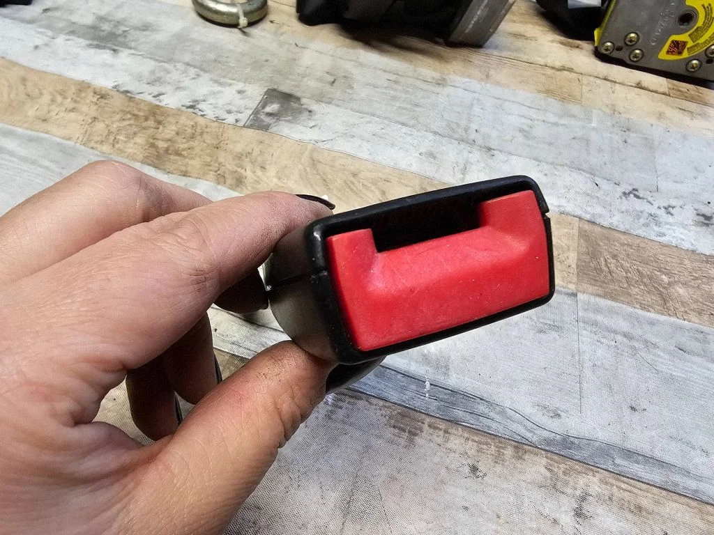 Rear seatbelt buckle – Audi A6 Allroad C5 (1999-2005)