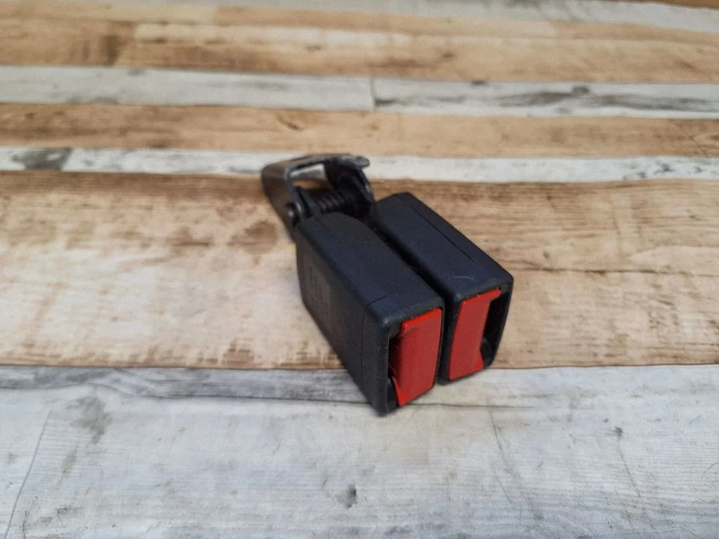 Rear seatbelt buckle – Opel Insignia A (2008-2017)