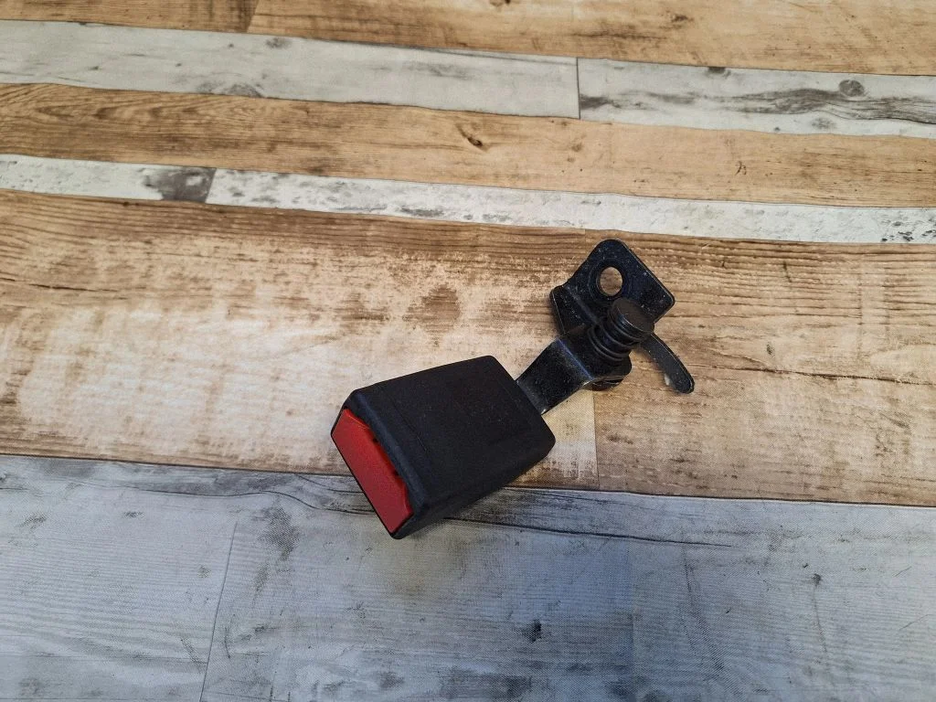 Rear seatbelt buckle – Opel Insignia A (2008-2017)