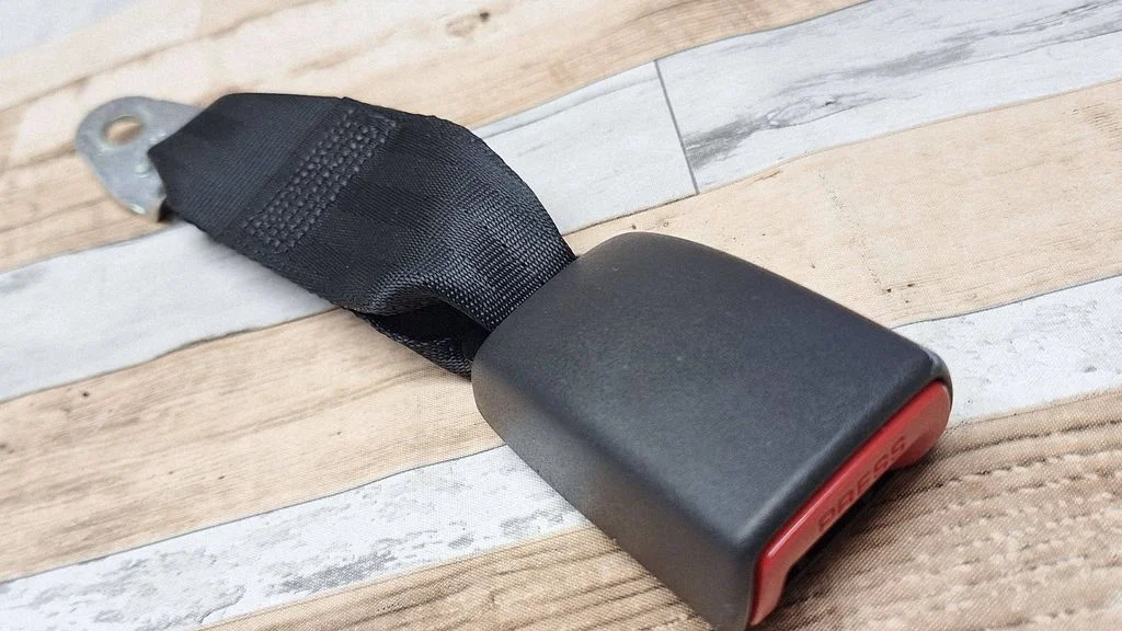 Rear seatbelt buckle – Toyota Corolla Verso AR10 (2004-2009)