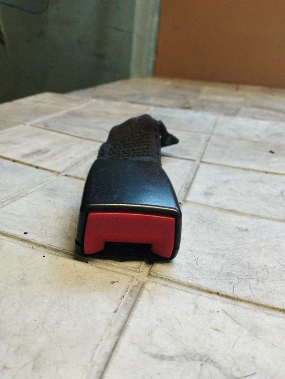 Rear seatbelt buckle 9117261