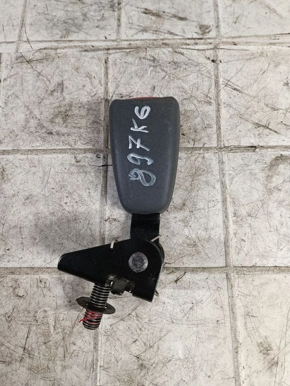 Rear seatbelt buckle 9156905