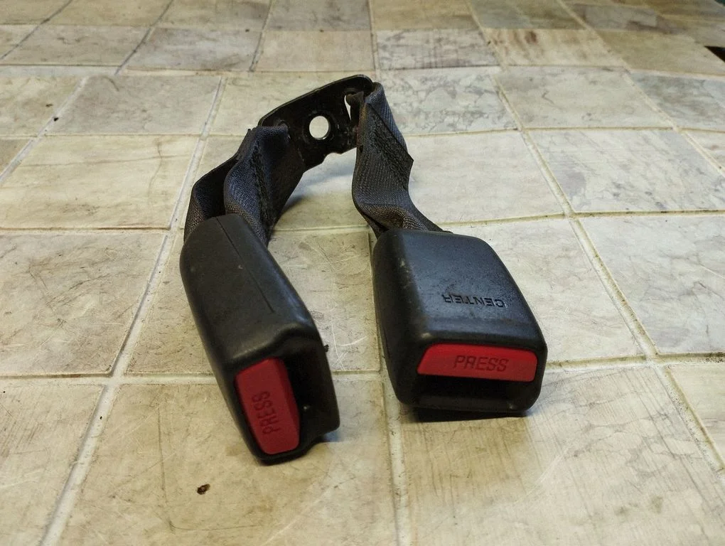 Rear seatbelt buckle – Lexus IS 220D-250-350 (2006-2013)