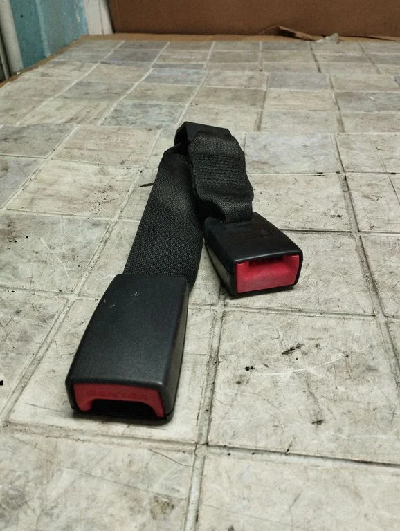 Rear seatbelt buckle – BMW 1 Series E81 E87 (2004-2011)