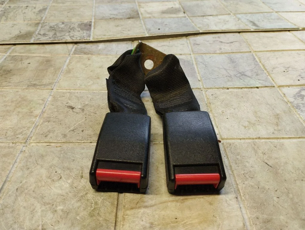 Rear seatbelt buckle N90493614