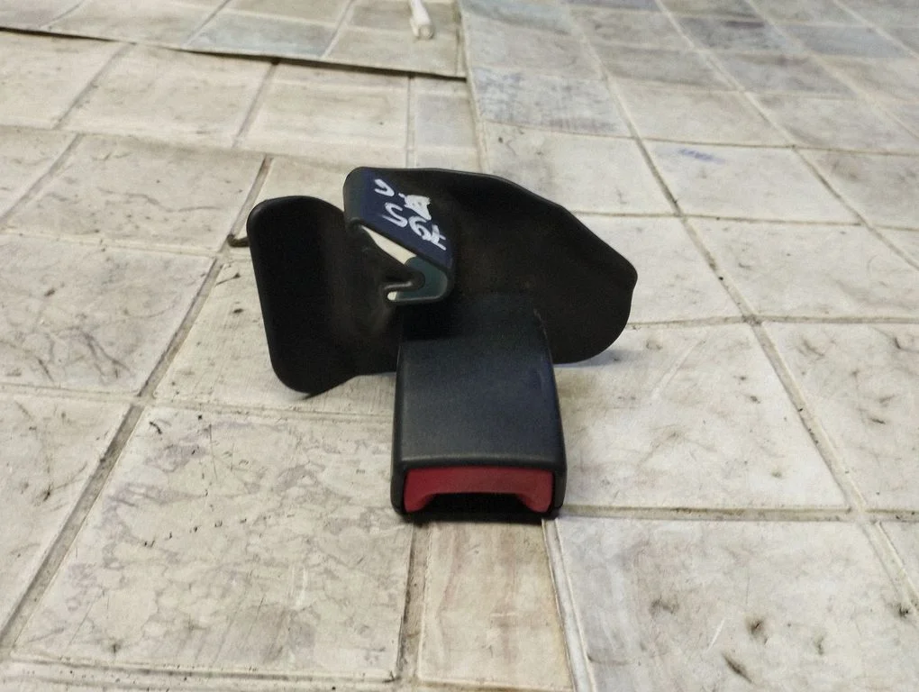 Rear seatbelt buckle 8E0857740B