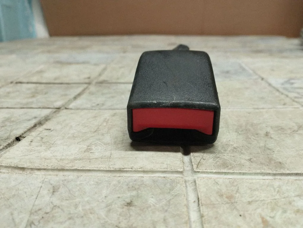 Rear seatbelt buckle – Opel Insignia A (2008-2017)