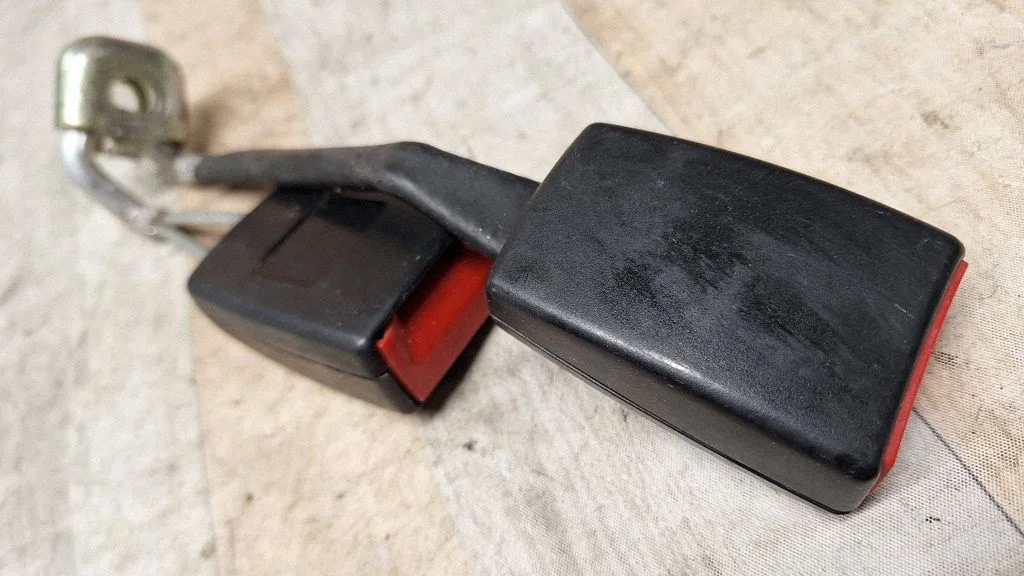 Rear seatbelt buckle 8D0857739D
