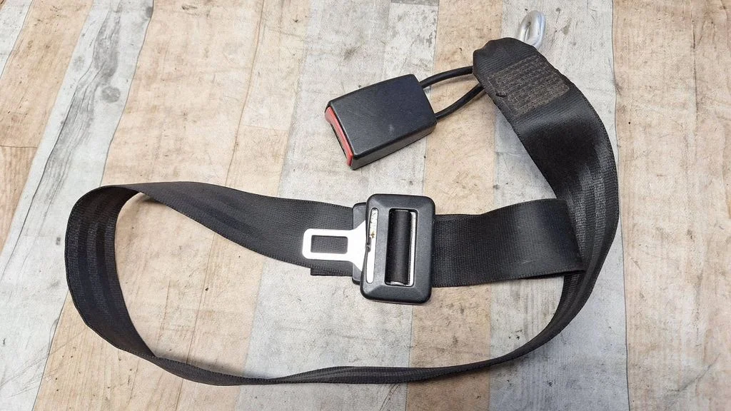Rear seatbelt buckle – Skoda Octavia Mk1 (1U) (1996-2004)