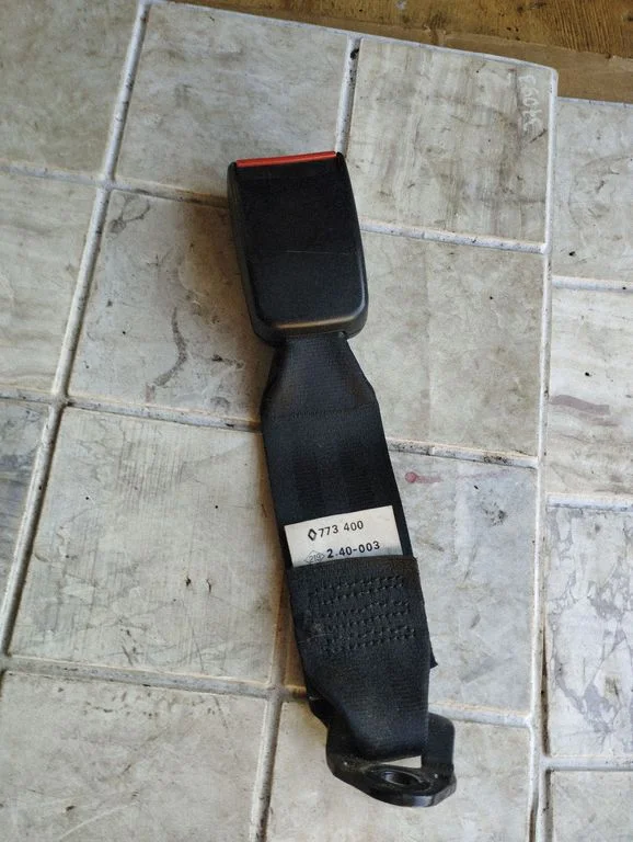 Rear seatbelt buckle 773400 – Renault Safrane (1992-2000)