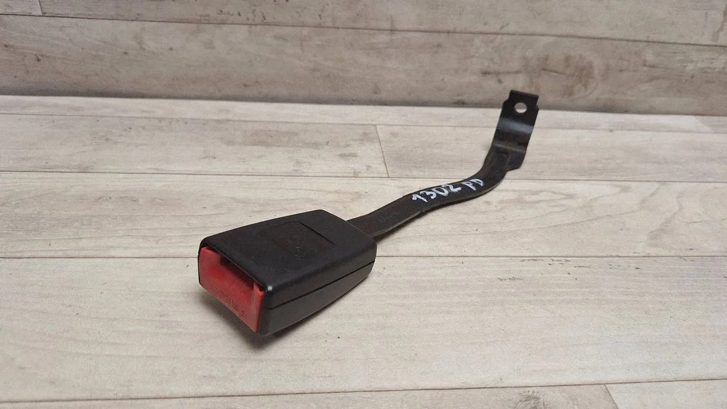 Eesmise turvavöö pannal 1Z0858472A