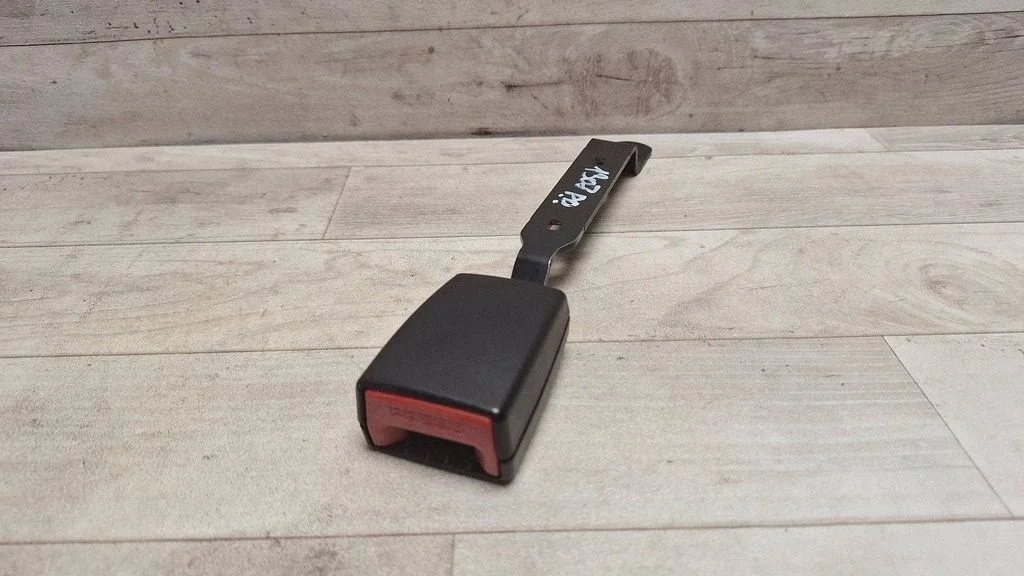 Priekšējās drošības jostas sprādze 5J0858472