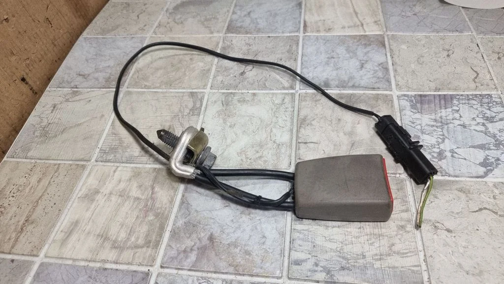 Tagumise turvavöö pannal – Citroen C5 (2005-2008)