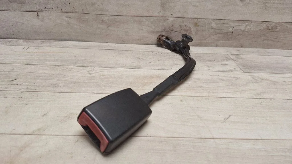 Zapięcie pasa przednie 3B0858471J