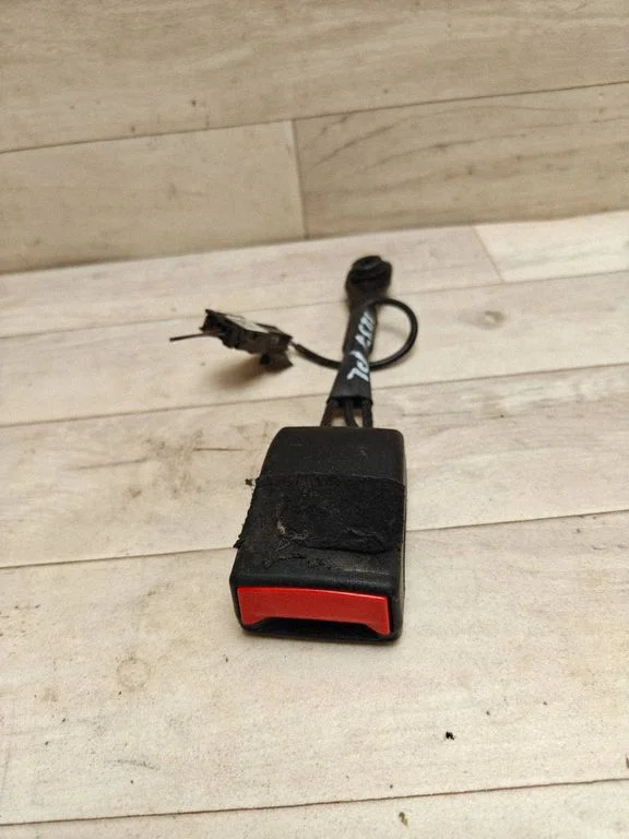 Front seatbelt buckle – Opel Insignia A (2008-2017)