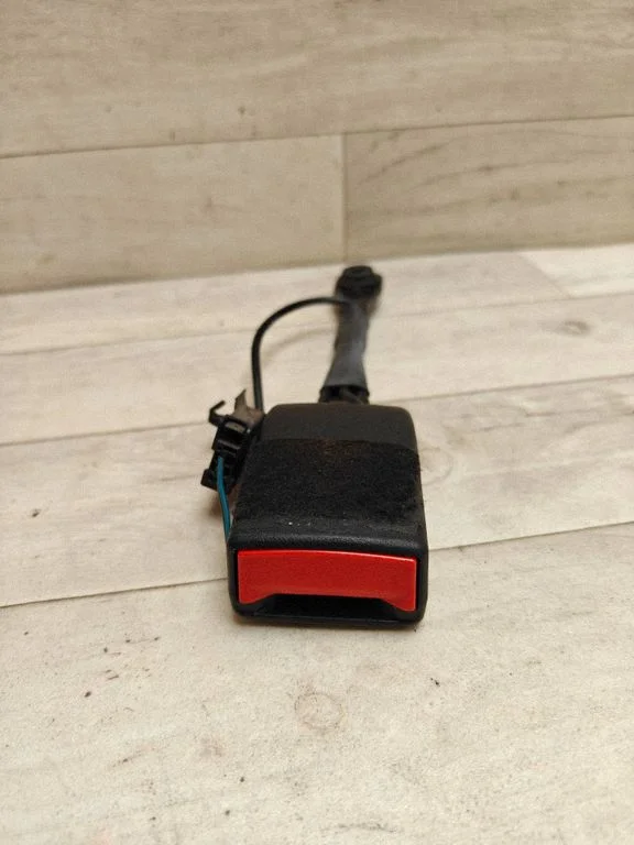 Front seatbelt buckle – Opel Insignia A (2008-2017)