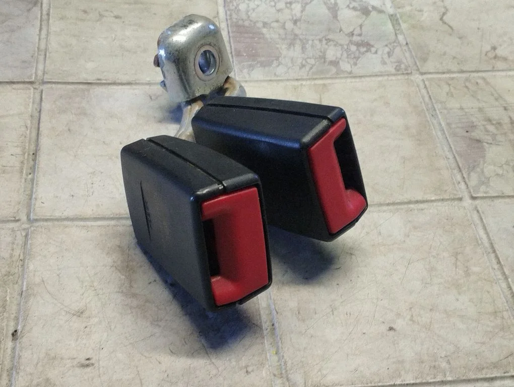 Aizmugurējās drošības jostas sprādze 3C0857739B