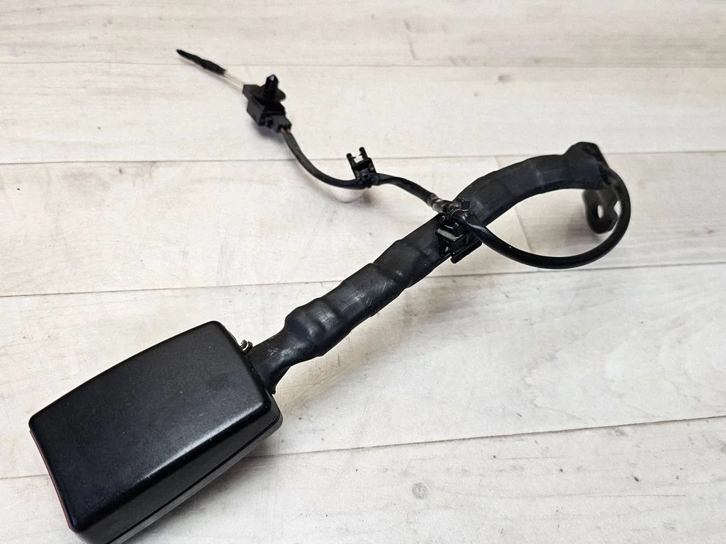 Front seatbelt buckle – Volkswagen Touran I (2003-2010)
