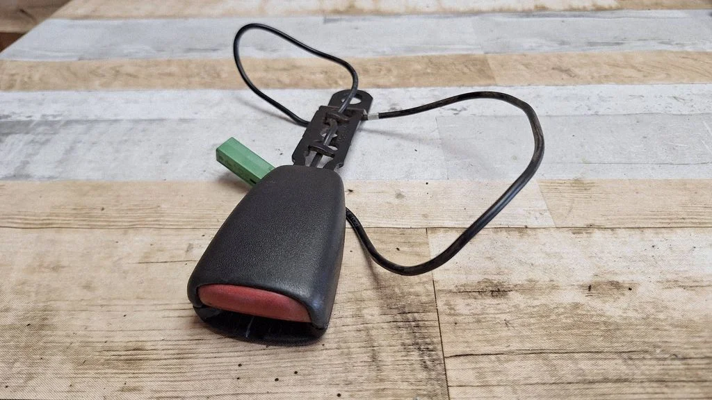 Front seatbelt buckle – Volvo C30 (2007-2010)
