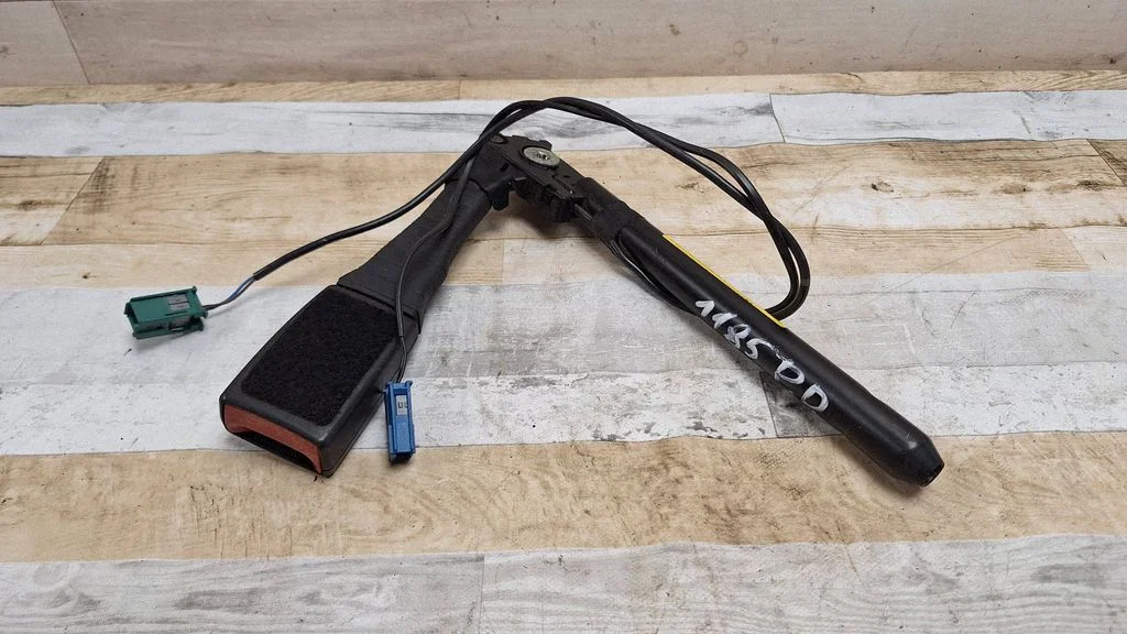 Front seatbelt buckle – Opel Astra H (2004-2012)