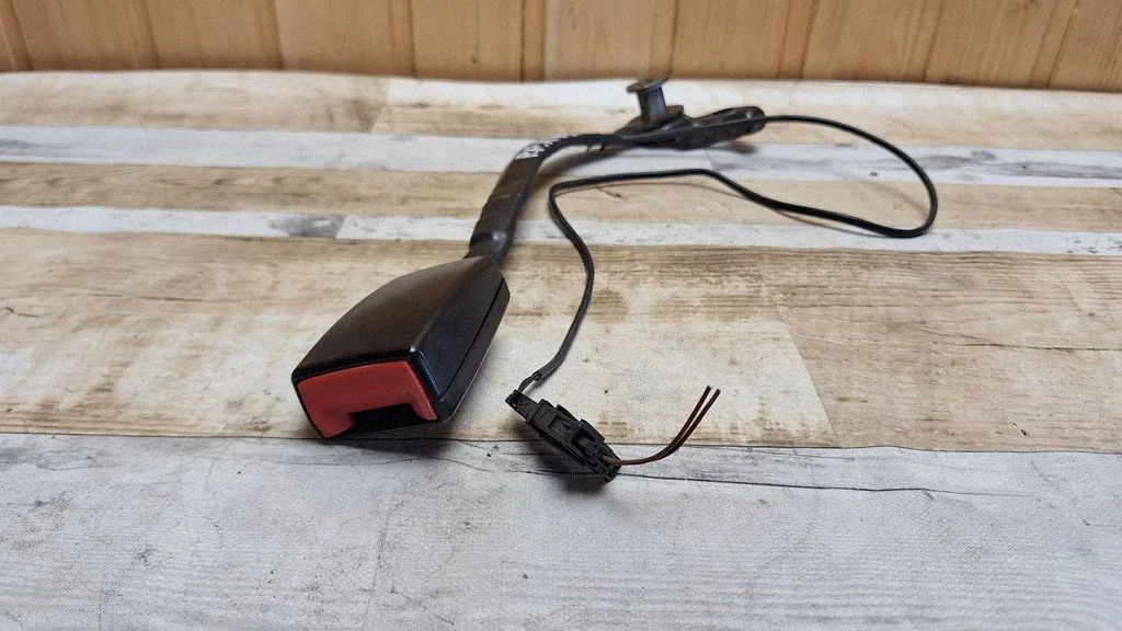 Front seatbelt buckle 3B2858472E