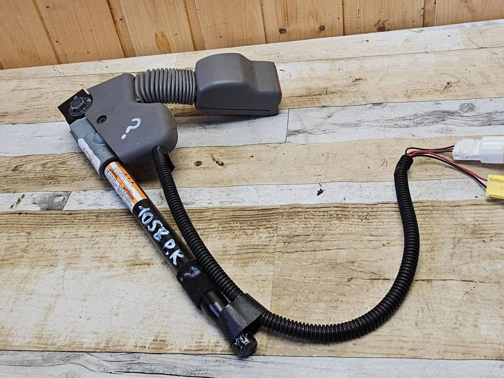 Eesmise turvavöö pannal B0ZZB43030F