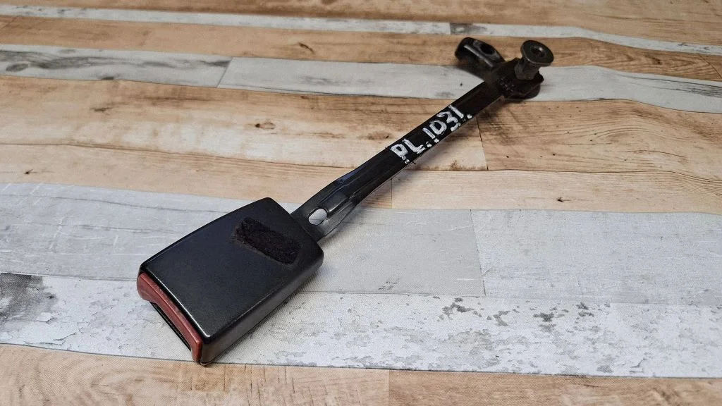 Eesmise turvavöö pannal 4B0857755J