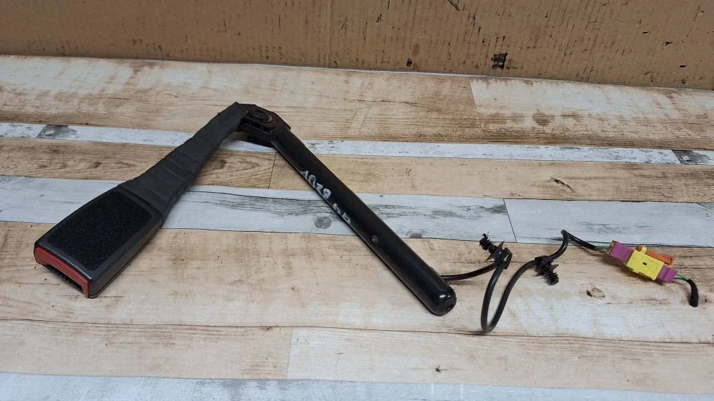 Front seatbelt buckle – Opel Vectra C (2005-2009)