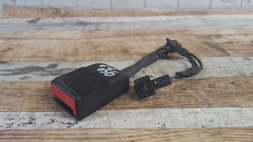 Front seatbelt buckle – Opel Insignia A (2008-2017)