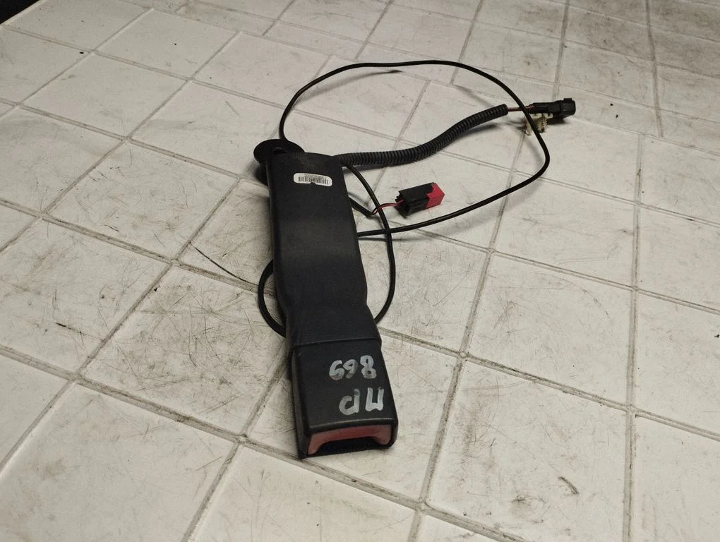 Zapięcie pasa przednie 5S43A61208A