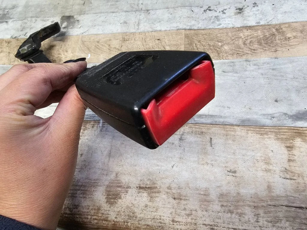 Priekšējās drošības jostas sprādze 4B0857755E