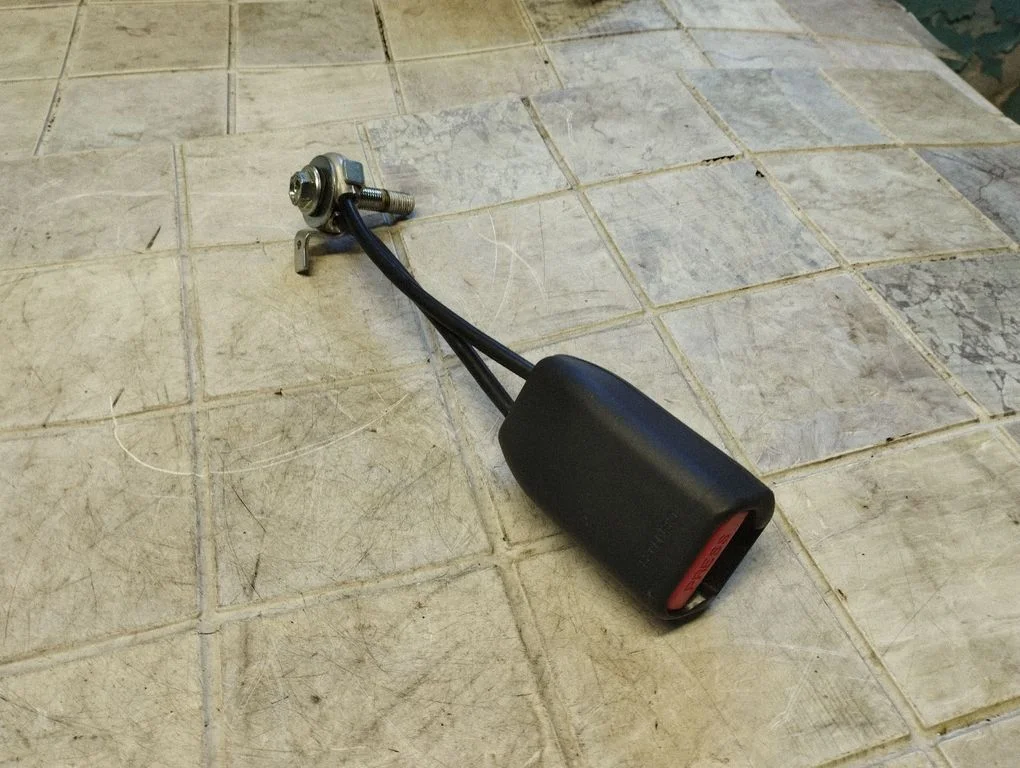 Eesmise turvavöö pannal NSB1094