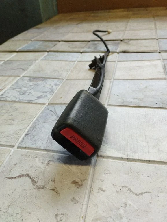 Eesmise turvavöö pannal G3704