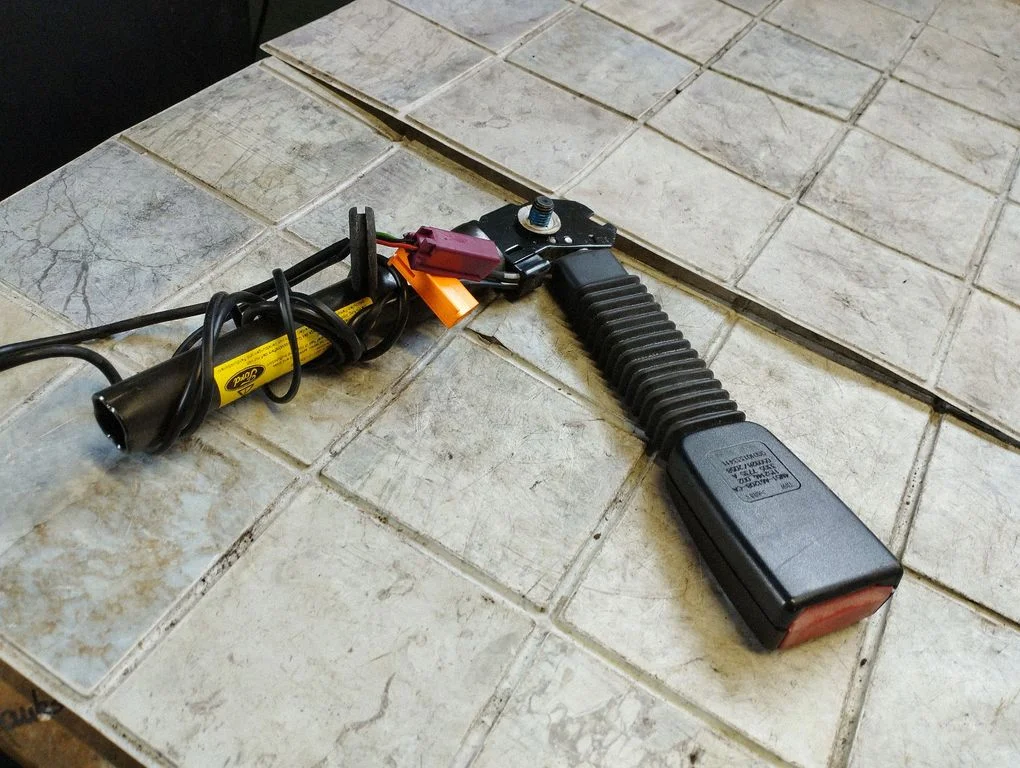 Zapięcie pasa przednie 4M51A61208CA