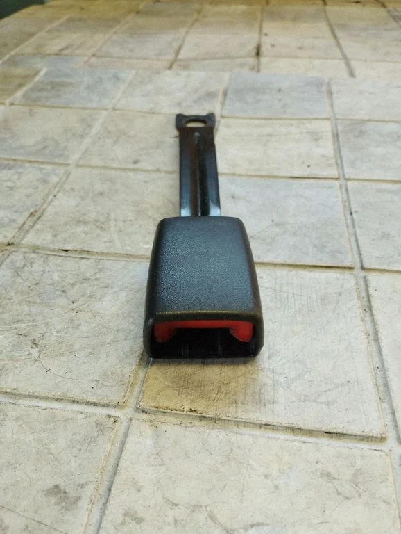 Eesmise turvavöö pannal – Toyota Corolla Verso E121 (2001-2004)