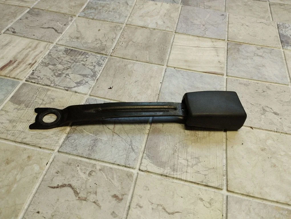 Eesmise turvavöö pannal – Toyota Corolla Verso E121 (2001-2004)