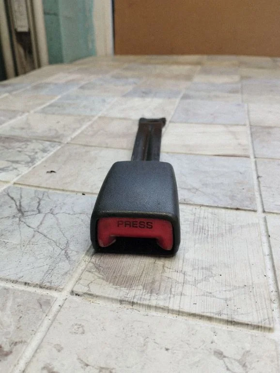 Eesmise turvavöö pannal – Toyota Corolla Verso E121 (2001-2004)