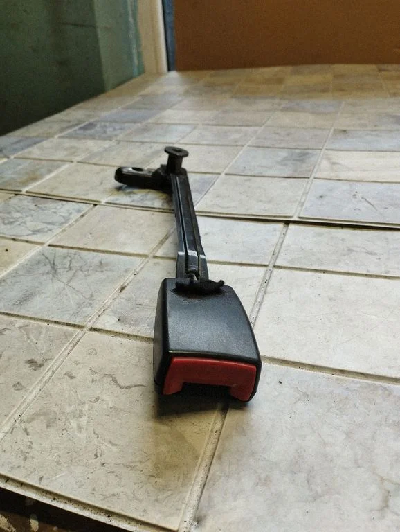 Eesmise turvavöö pannal 4B0857755J