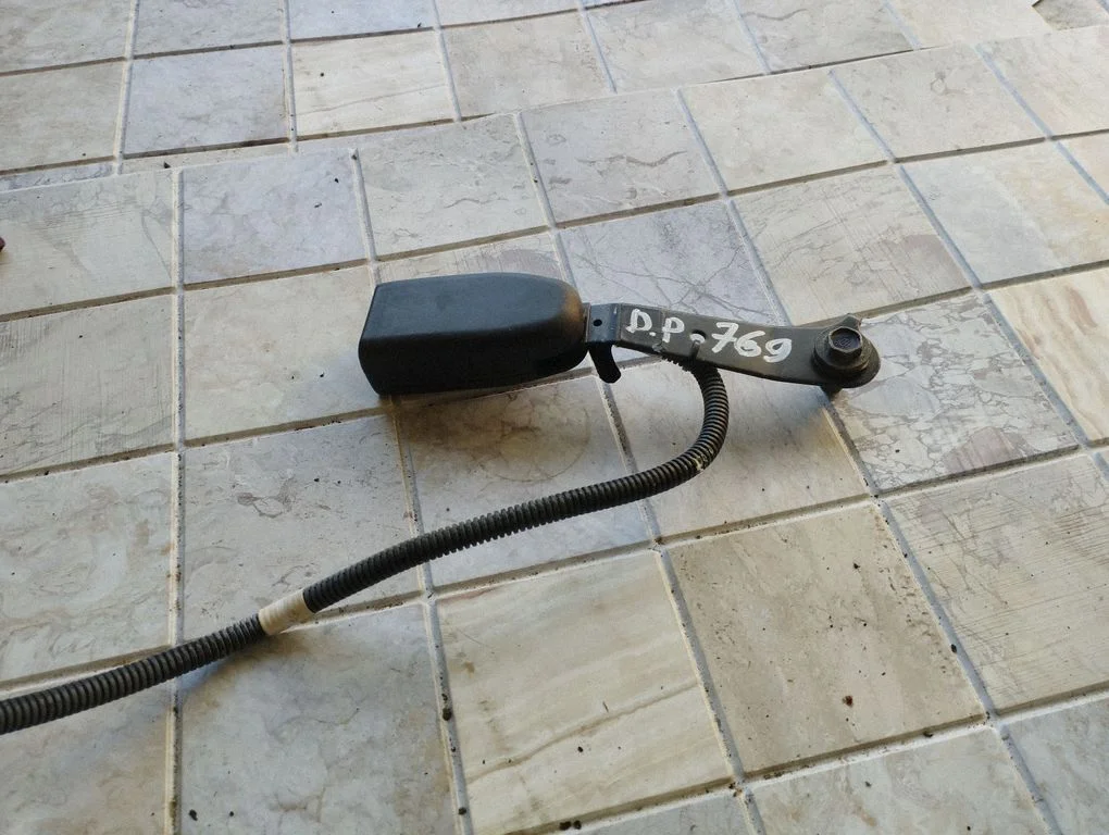 Eesmise turvavöö pannal 6080168