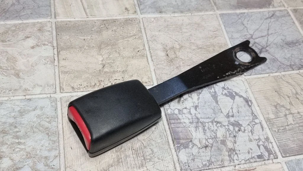 Front seatbelt buckle 050401G2X