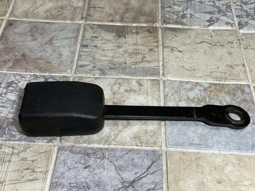 Front seatbelt buckle A6042889AC20