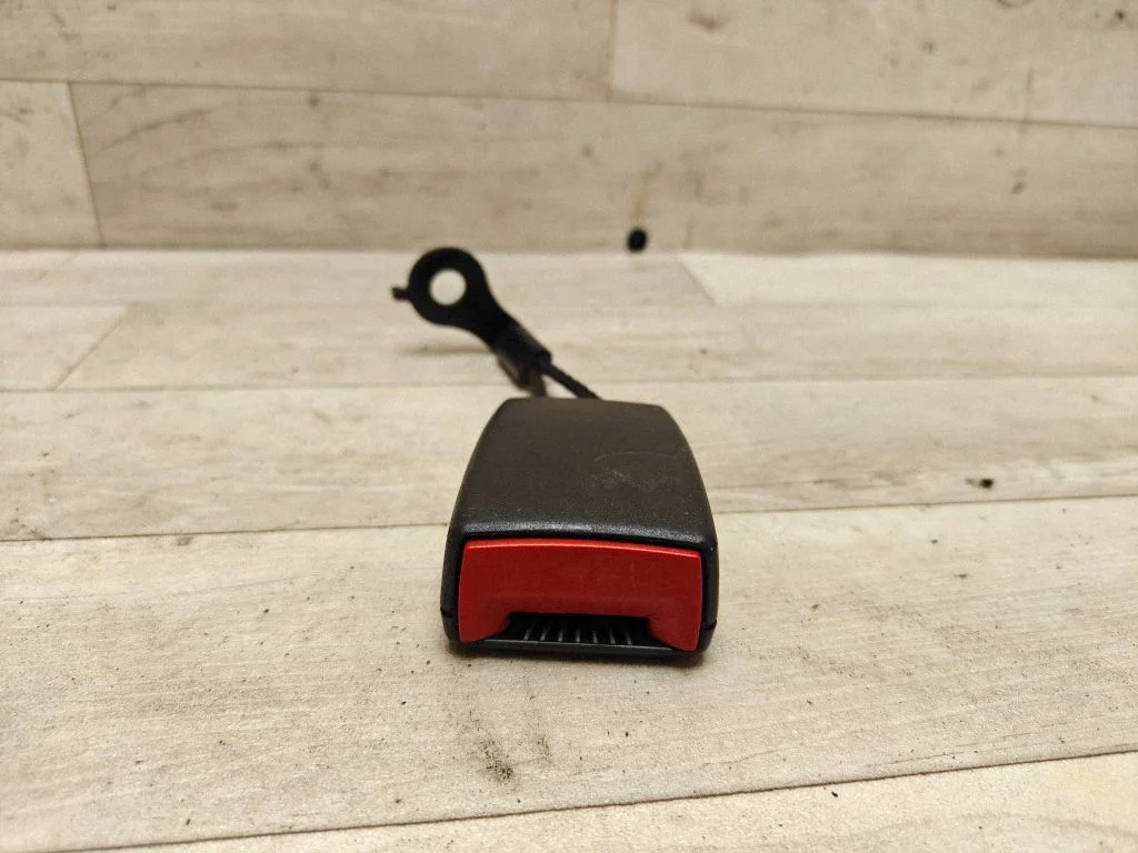 Middle seatbelt buckle (rear) – Opel Vectra C (2002-2005)