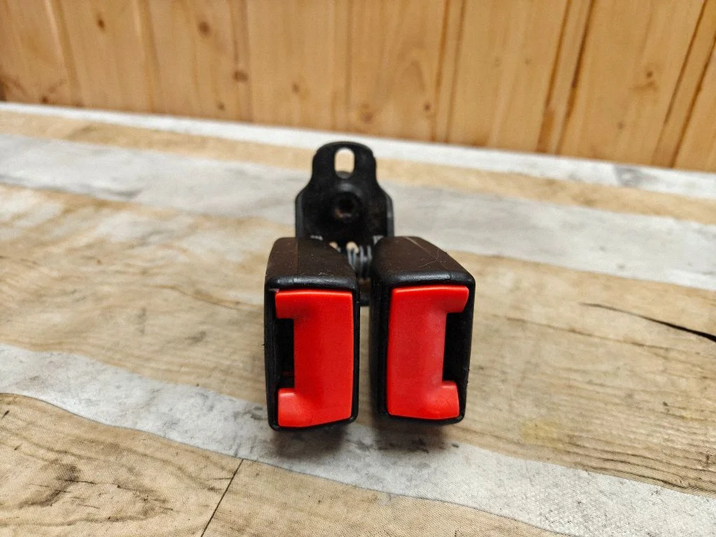 Middle seatbelt buckle (rear) 6G9N613K21AB